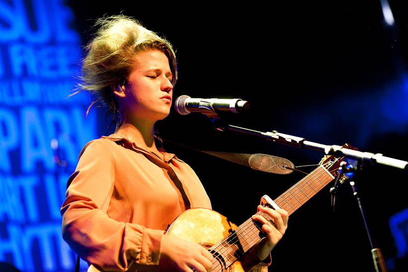 Selah Sue live in Het Depot in Leuven, België op 16 november 2012