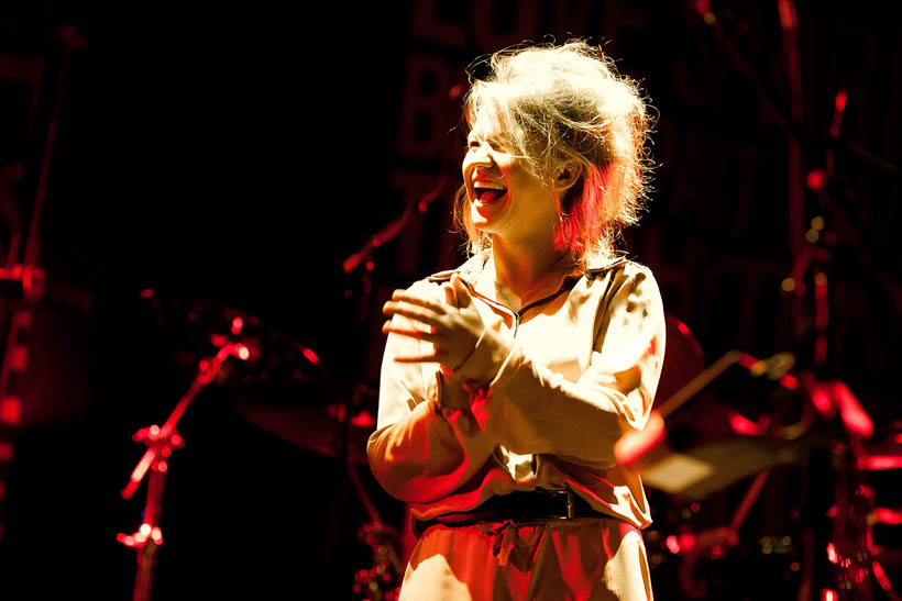 Selah Sue live in Het Depot in Leuven, België op 16 november 2012