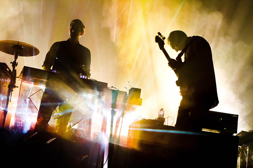 The xx live in de Lotto Arena in Antwerp, België op 21 november 2012